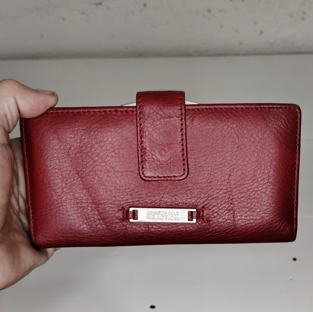 Kenneth Cole Reaction Red Leather Wallet With Kiss Lock Coin Pocket